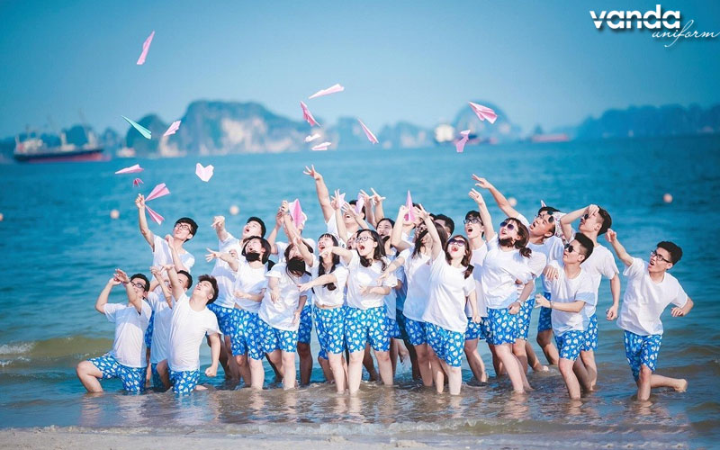 Top 100 mẫu áo đồng phục đi biển đẹp nhất 2022