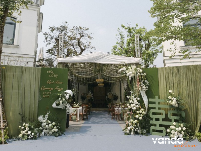 Bi-quyet-su-dung-vai-voan-trang-tri-tiec-cuoi-tiet-kiem-va-dep-mat-dongphucvanda