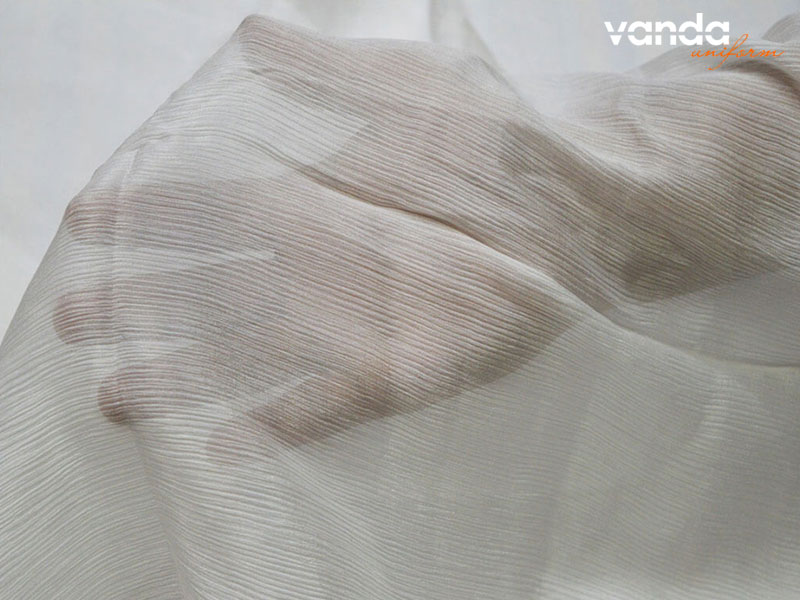 Cach-giat-vai-voan-trang-dung-chuan-de-giu-mau-lau-dongphucvanda