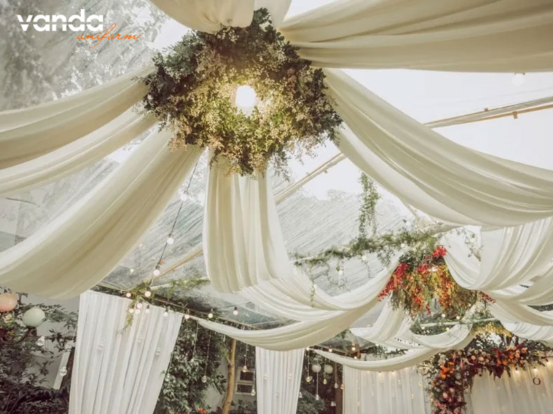 Luu-y-khi-su-dung-vai-voan-trang-trong-trang-tri-va-su-kien-dongphucvanda