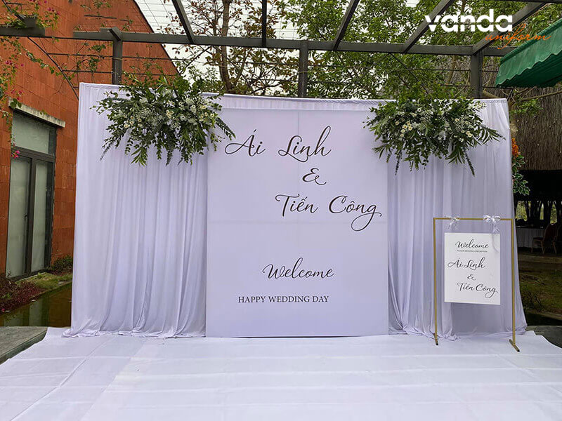 Ung-dung-pho-bien-cua-vai-voan-trong-tiec-cuoi-dongphucvanda