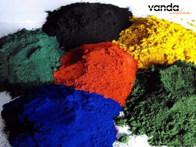 Buoc-4-chuan-bi-dung-dich-thuoc-nhuom-dongphucvanda