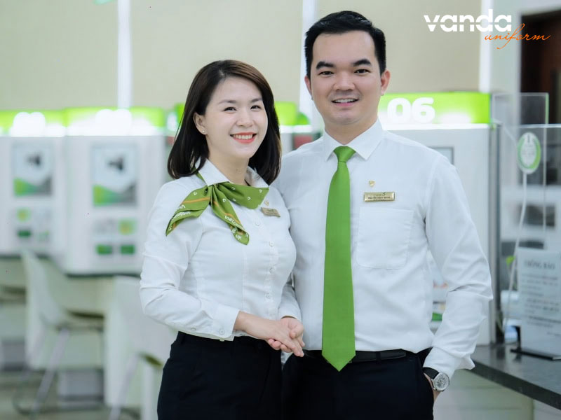 Cac-mau-dong-phuc-ngan-hang-vietcombank-pho-bien-dongphucvanda