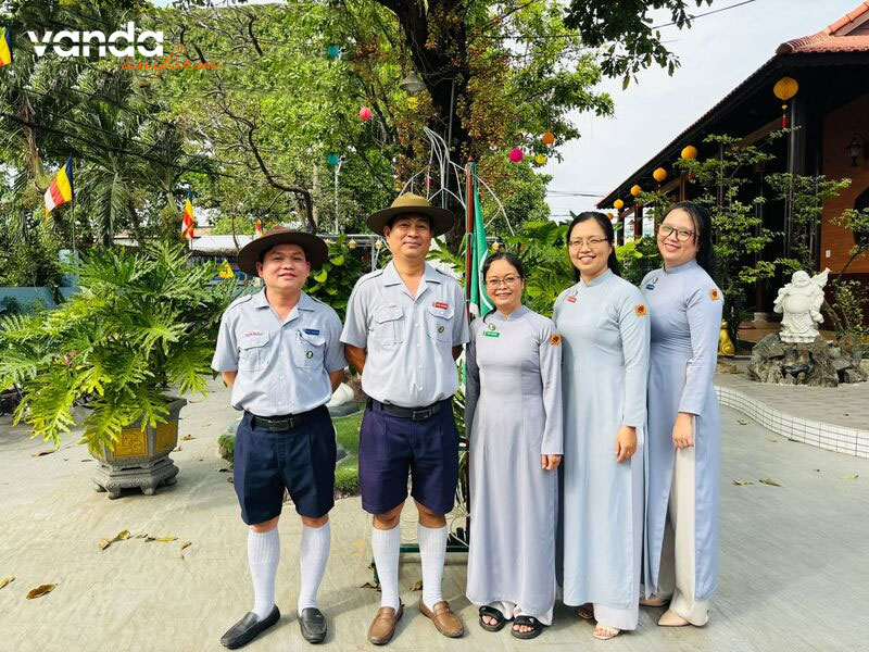 Cac-thanh-phan-cua-dong-phuc-gia-dinh-phat-tu-dongphucvanda