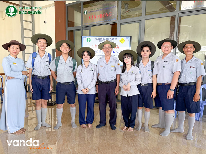 Dac-diem-noi-bat-cua-dong-phuc-gia-dinh-phat-tu-dongphucvanda