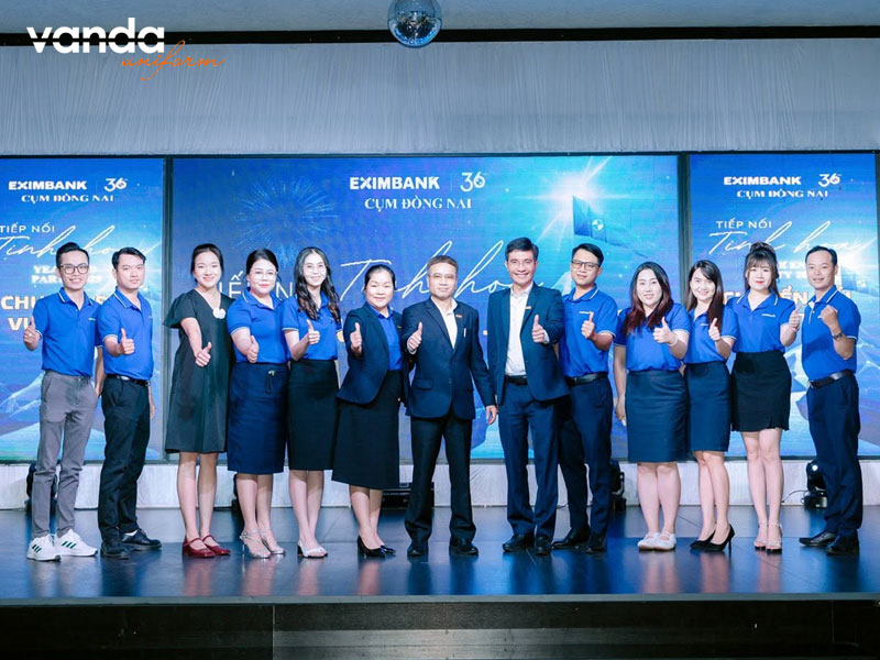 Y-nghia-cua-dong-phuc-ngan-hang-eximbank-dongphucvanda